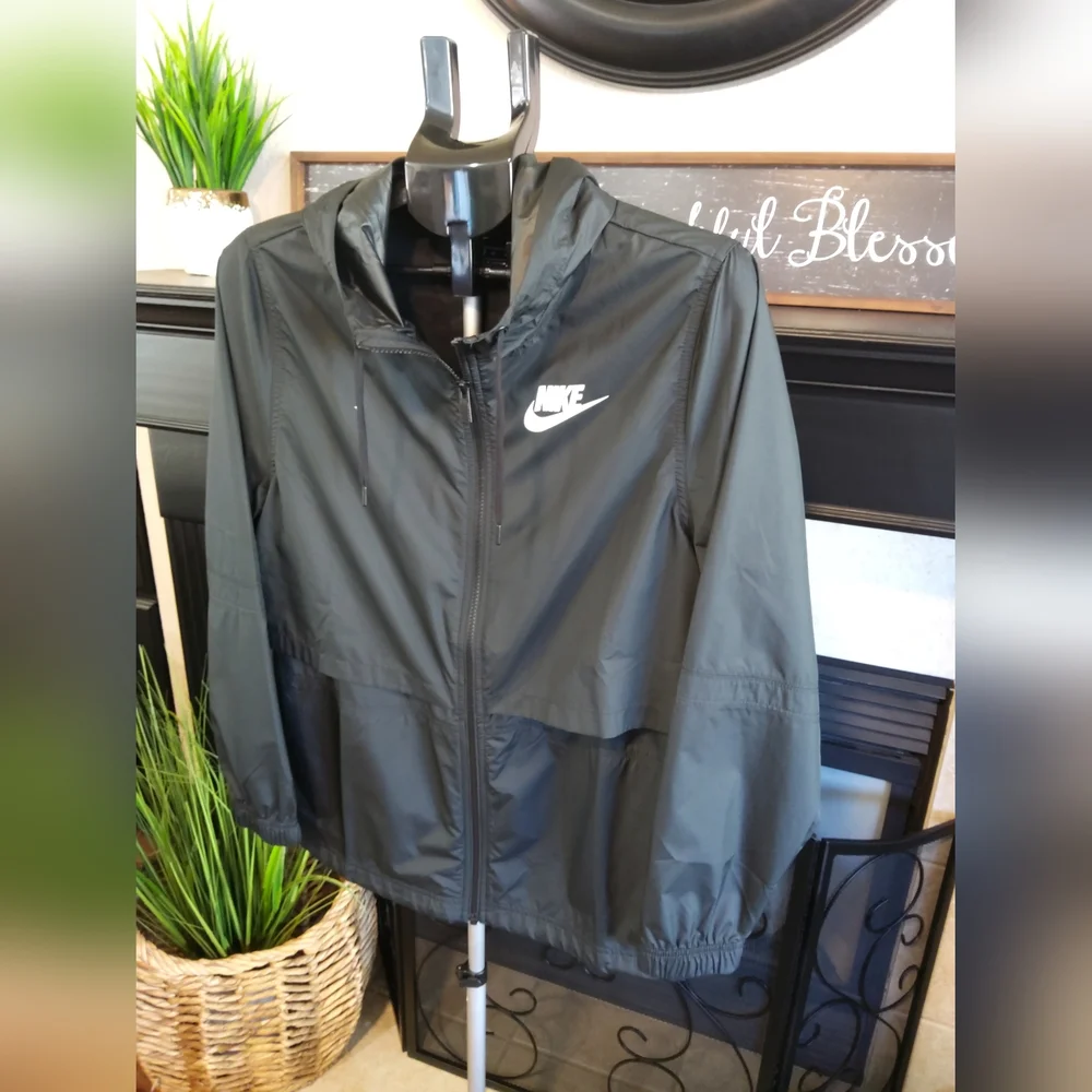 Nike Black Hooded Ladies Jacket - Picture 1 of 10